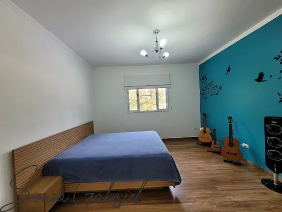 Imagem Imperdível: Casa em Condomínio à Venda em Vinhedo-SP, 3 Quartos, 1 Suíte, 3 Salas, 3 Banheiros, 5 Vagas e 253m²!