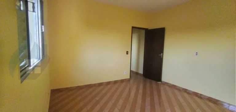 Imagem Casa de 2 dormitórios, 2 banheiros, 2 vagas, com 189m² em Taboão, São Bernardo do Campo