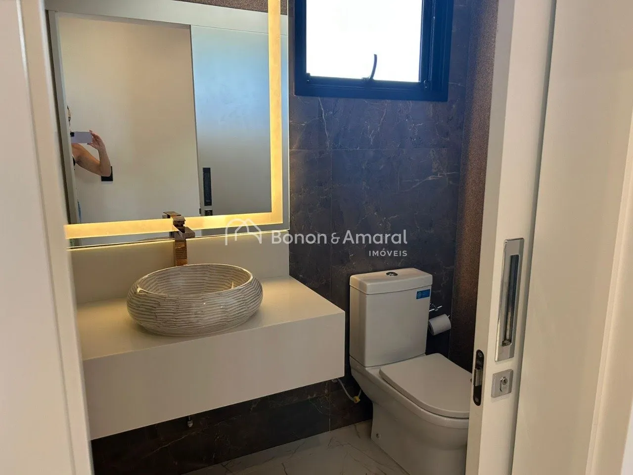 Imagem Sobrado à venda com 03 quartos por R$ 2690.000,00 no Condomínio Santorini bairro Parque Brasil 500, em Paulínia