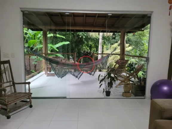 Imagem LINDA CASA, 3 SUITES C/AR COND, MUITO VERDE,DESENHO ARQUITETÔNICO e 1 STUDIO/SUÍTE EXTERNA C/ BANHEIRA DE IMERSÃO EM 900 MT ²