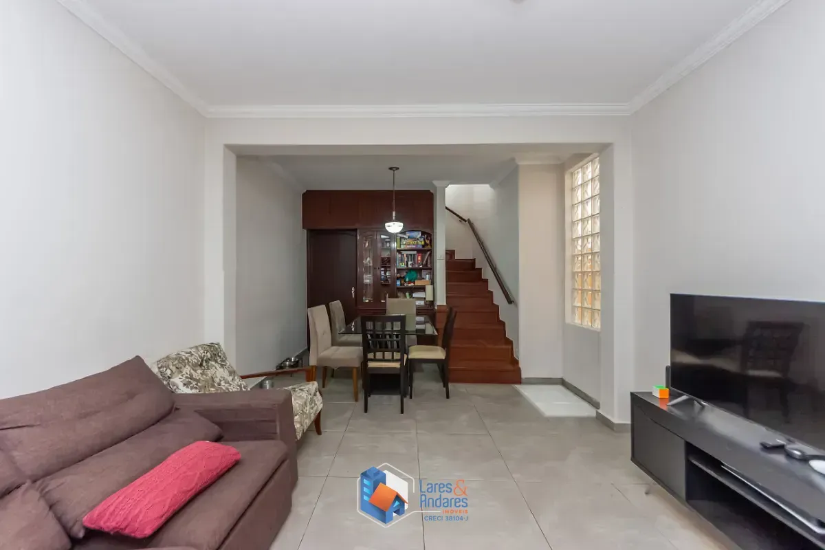 Imagem Casa para venda em Parque da Lapa com 4 quartos, sendo 1 suíte, 190m²