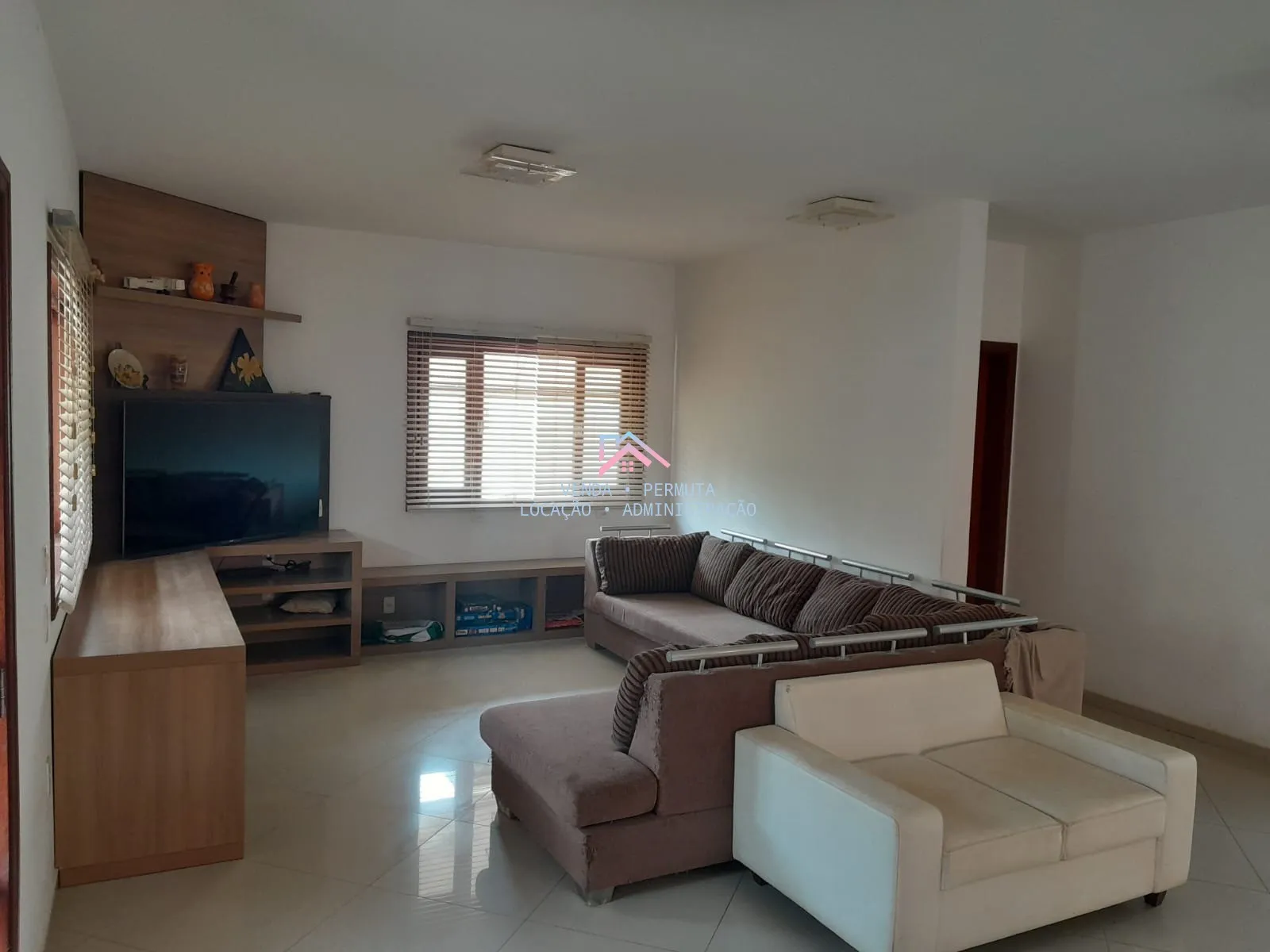 Imagem Casa em Alto Padrão Vista Verde Bairro Caxambu - 504 m2 de área útil com 4 dormitórios - Jundiaí - S