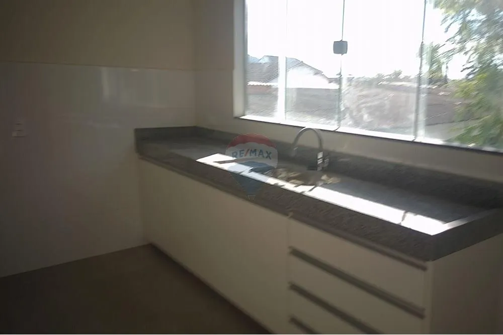 Imagem Casa com 3 quartos para alugar em Pedra de Guaratiba