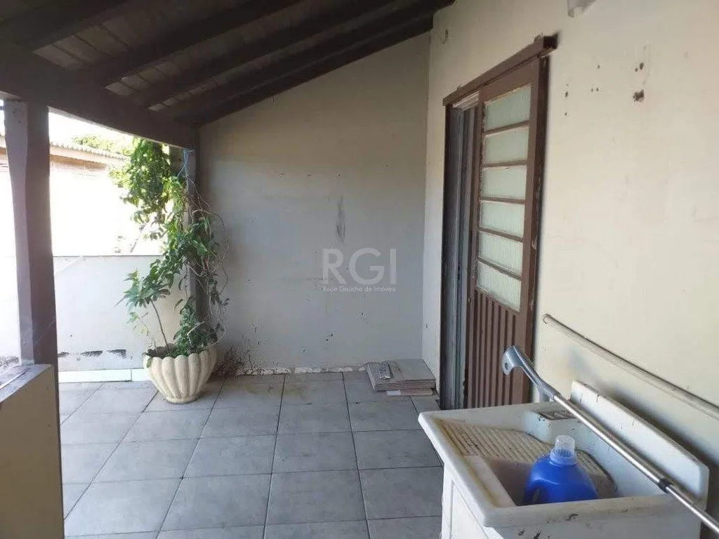 Imagem Casa para Venda - 200m², 6 dormitórios, 4 vagas - Tristeza