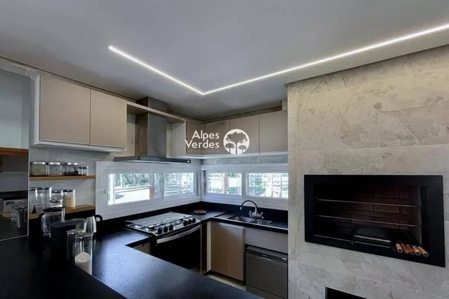 Imagem Vende-se Casa em Condominio com 3 suites a 5 minutos da Rua Coberta