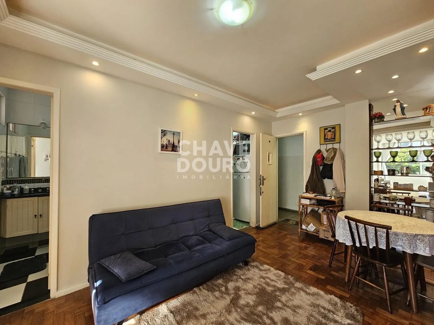 Imagem Apartamento reformado em frente a faculdade UNIFESO no Alto!