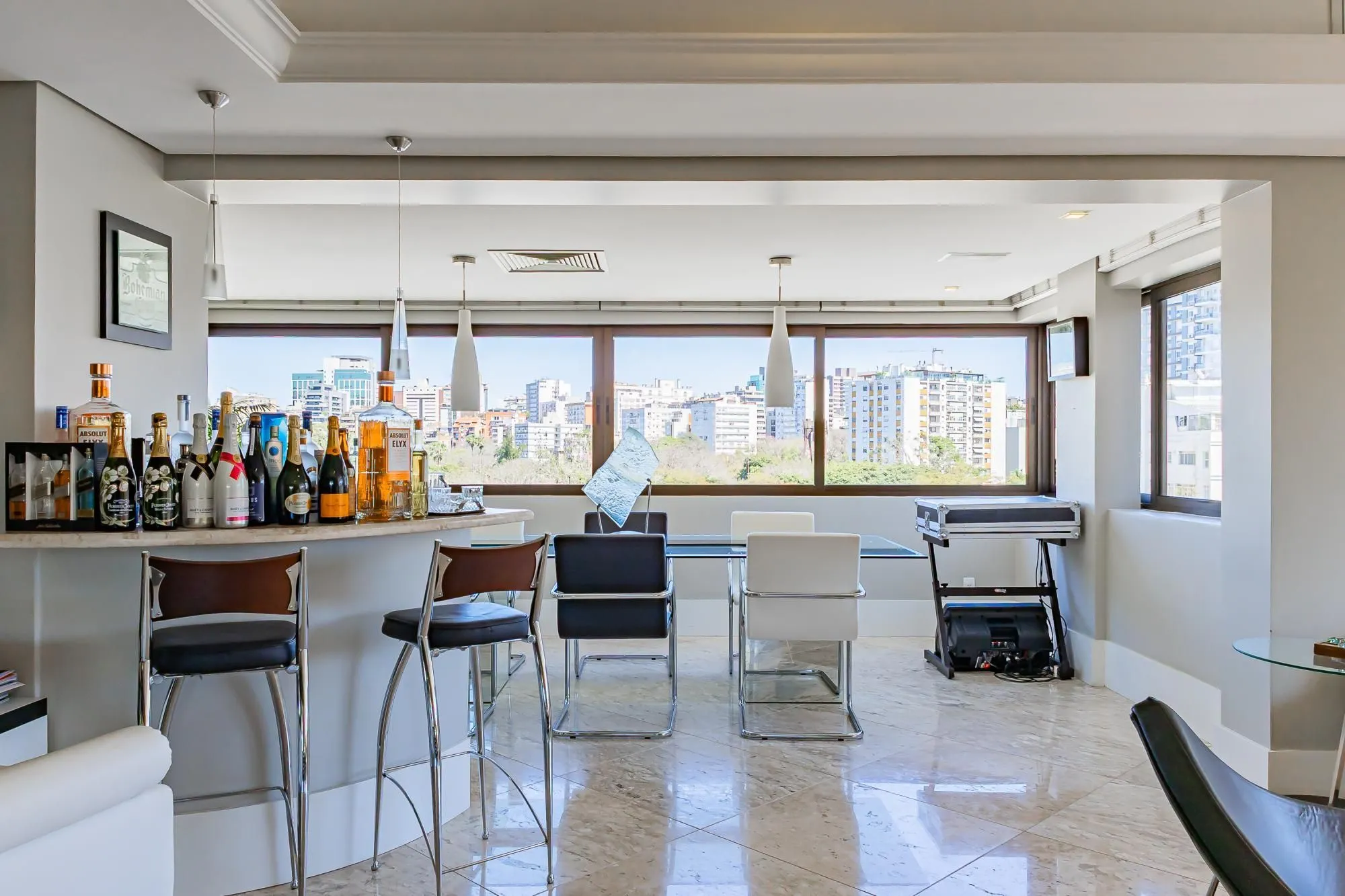 Imagem Espetacular apartamento 3 suítes 3 vagas com infra completa no Moinhos de Vento