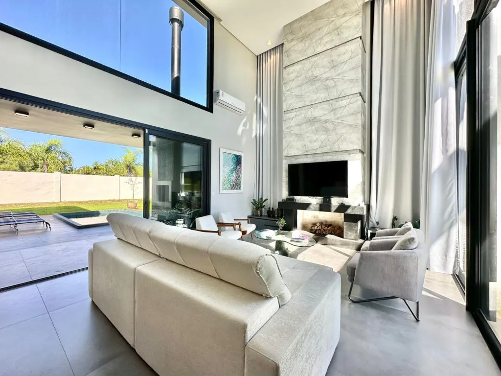 Imagem Casa em Condominio 4 Dormitórios - Bairro Capão Novo