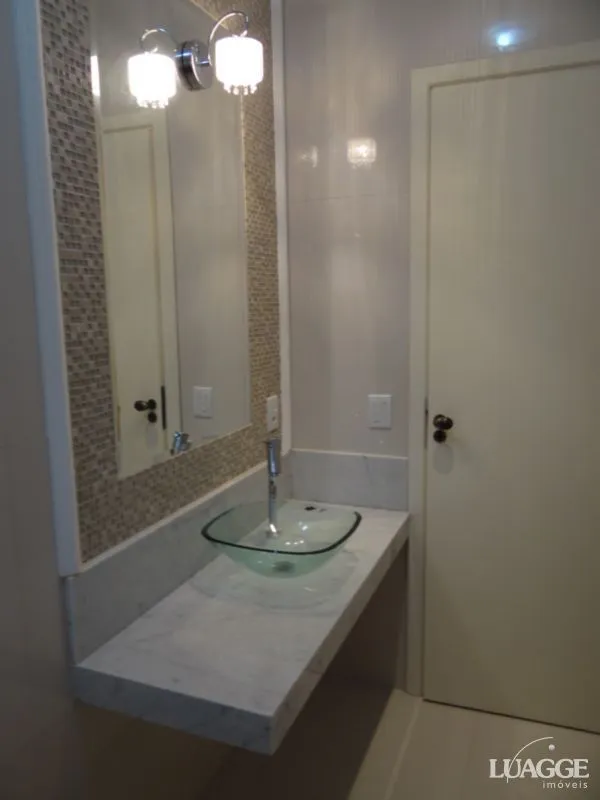 Imagem Casa para Venda - 305m², 3 dormitórios, sendo 3 suites, 4 vagas - Nonoai