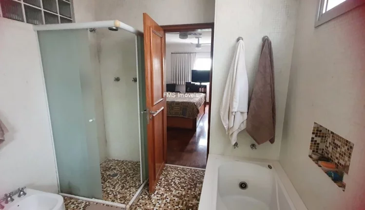 Imagem Apartamento luxuoso à venda no Itaim Bibi, São Paulo-SP: 3 quartos, 1 suíte, 3 salas, 3 banheiros, 2 vagas, 189m².