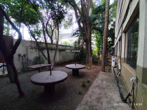 Imagem Galpão Comercial para Locação em São Paulo-SP, Bairro Campos Elíseos: 2 Banheiros, 700m² de Área!