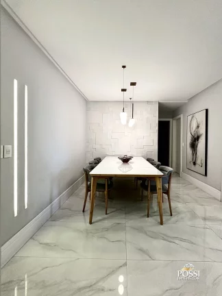 Imagem Apartamento reformado, 75m², 2 quartos, 2 vagas, na segunda quadra do mar da Praia de Itapoã