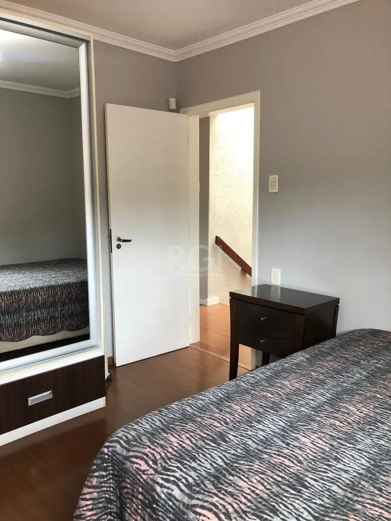 Imagem Casa à venda - 230m², 4 quartos, sendo 2 suítes, churrasqueira, piscina e 03 vagas de garagem