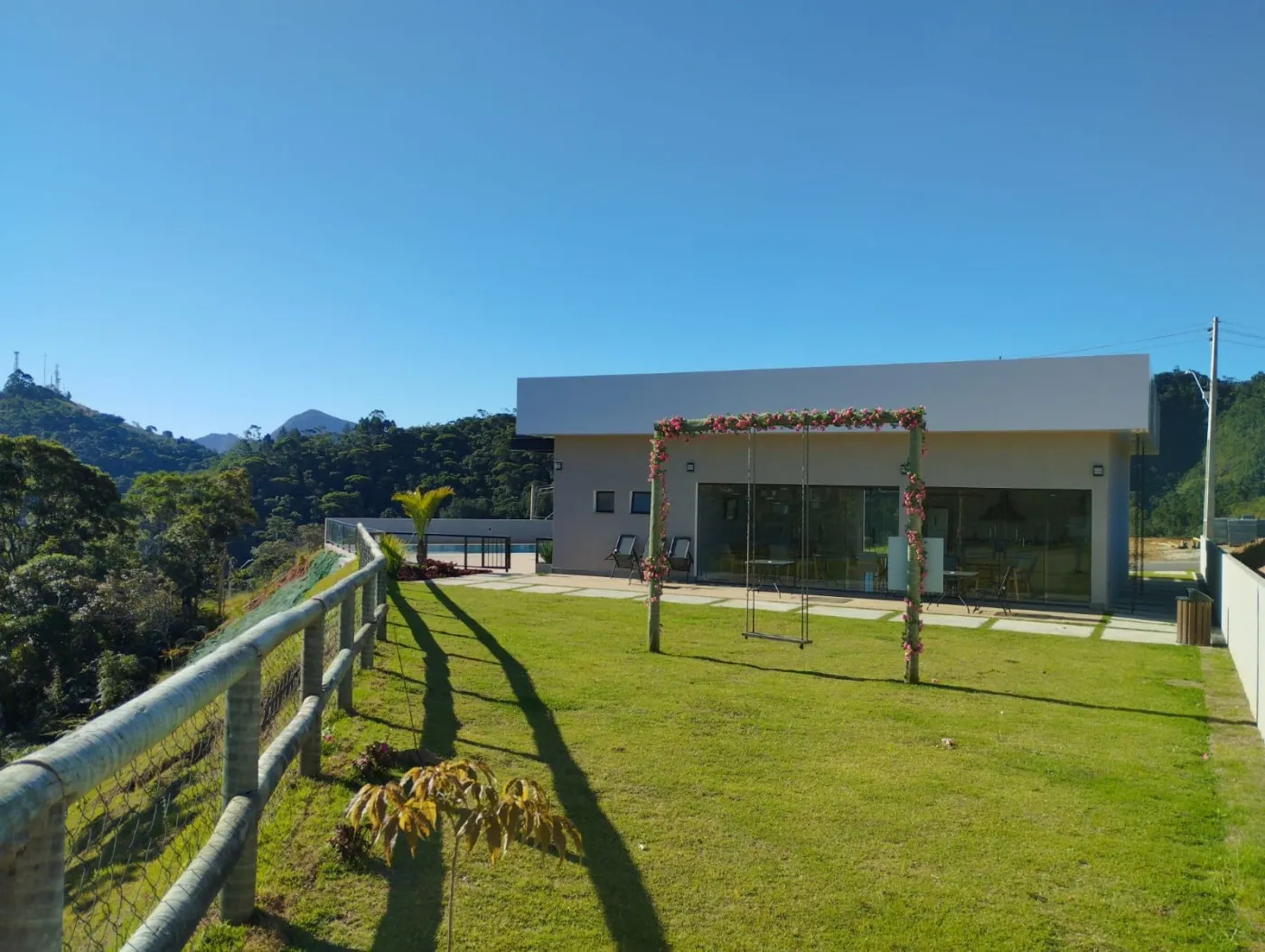 Imagem Terreno em Condomínio para Venda em Teresópolis / RJ no bairro Ermitage