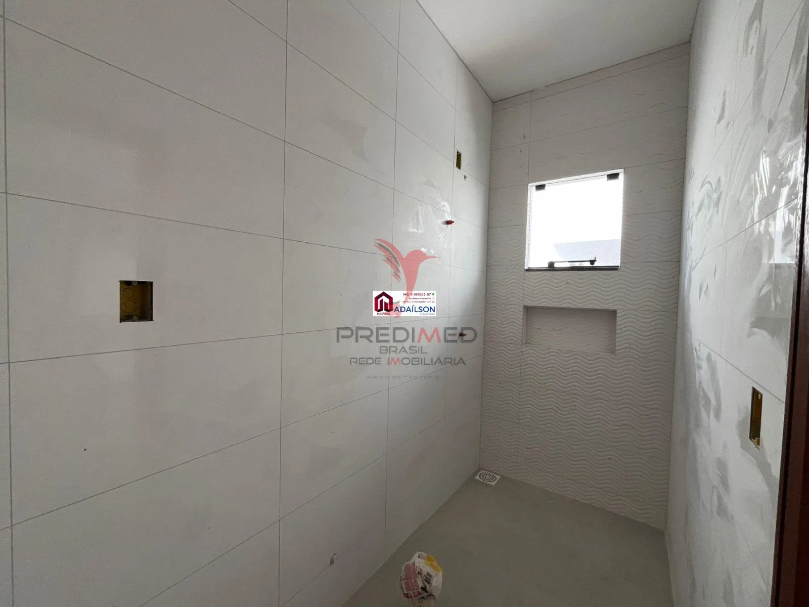 Imagem CASA COM UM SUÍTE TERRENO DE ESQUINA - AMPLO ESPAÇO MUITO BEM LOCALIZADA