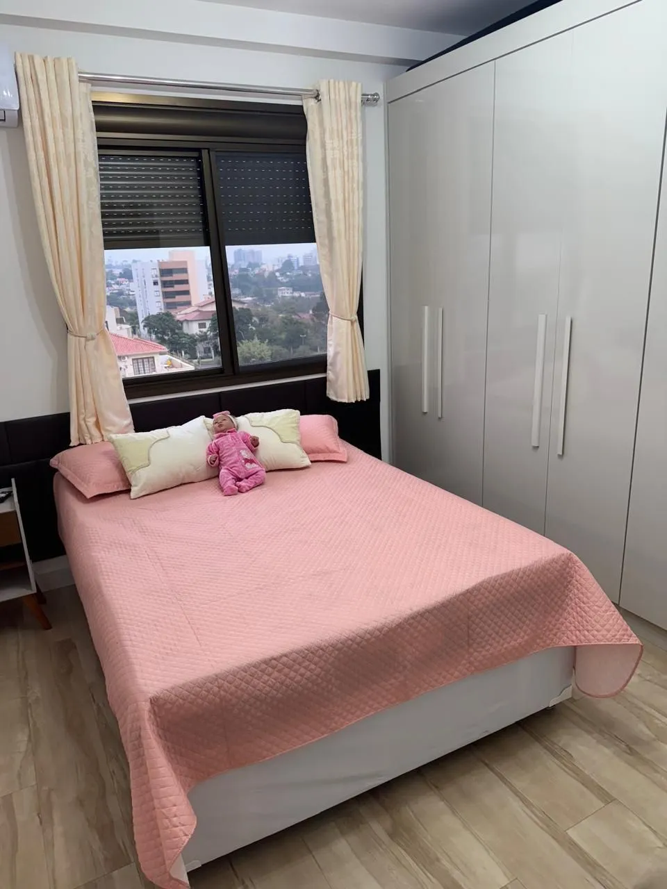 Imagem Semi-mobiliado, 3 dormitórios, 2 vagas lado a lado - Jardim Planalto