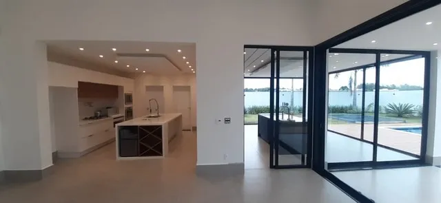 Imagem Imponente Casa no Condomínio Saint Patrick