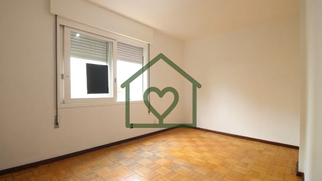 Imagem Apartamento amplo e no bairro Rio Branco, uma das regiões mais valorizadas de Porto Alegre. Com 135...