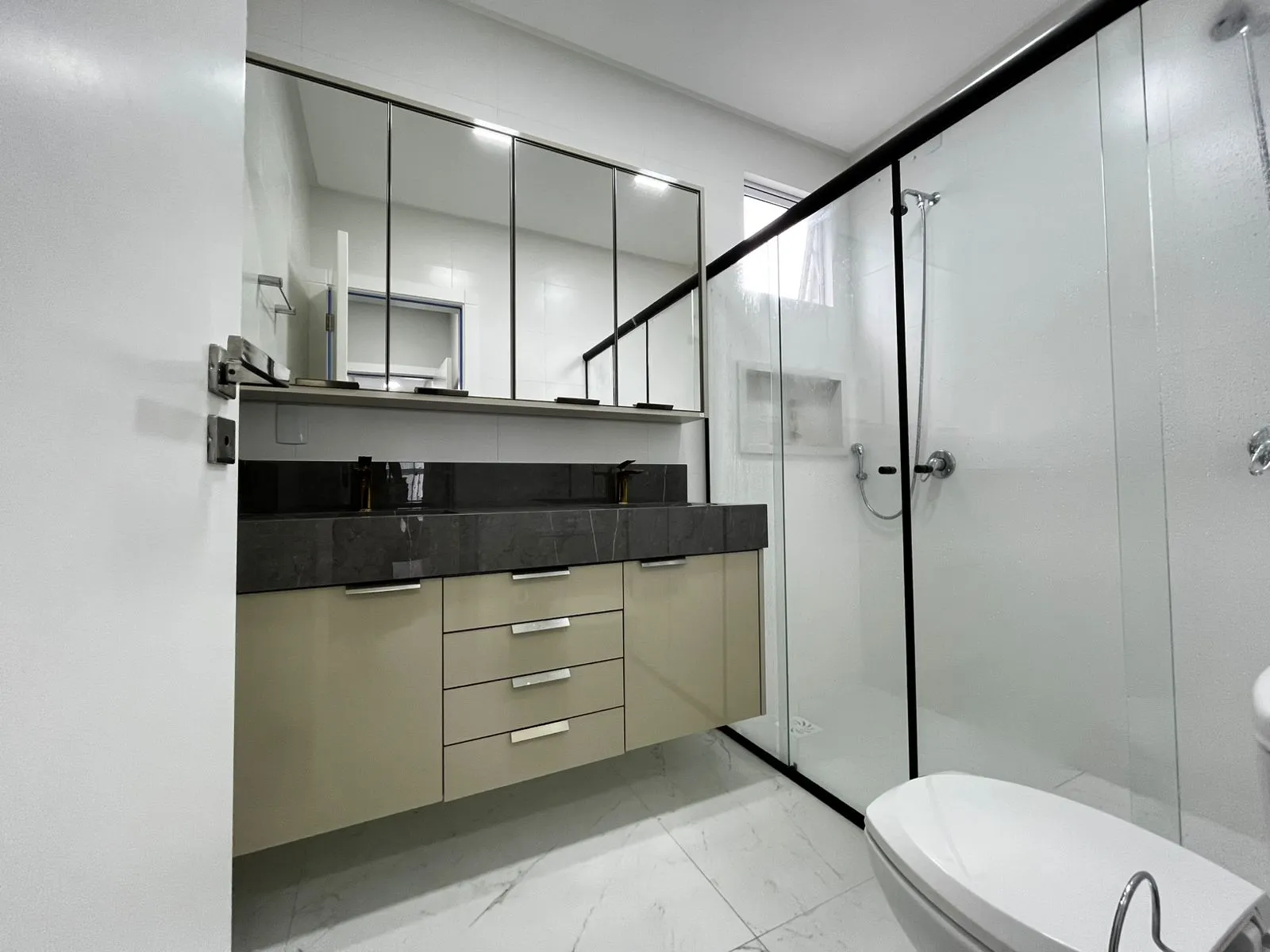 Imagem Apartamento com vista para o mar à venda com 161m2 por R$ 2.890.000,00