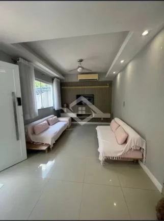 Imagem Casa duplex em condomínio com piscina privativa ,linda arquitetura