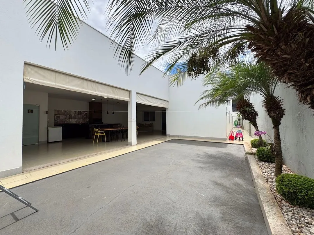 Imagem Casa com 3 dormitórios à venda, 243 m² por R$ 1.290.000,00 - Alto dos Caiçaras - Patos de Minas/MG