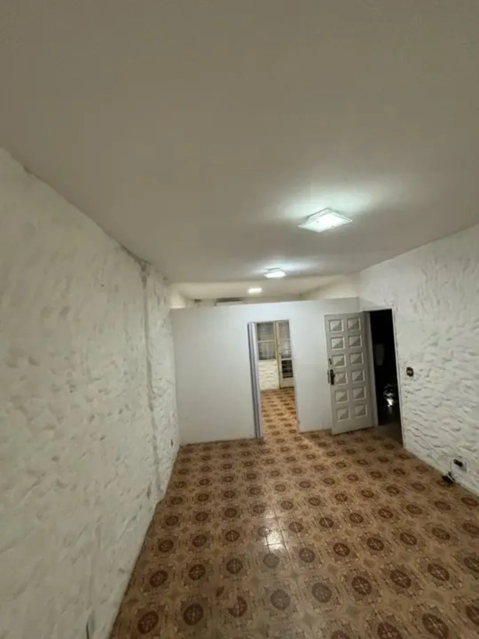 Imagem Casa comercial para locação em Sorocaba-SP na Vila Trujillo: 3 quartos, 1 suíte, 1 sala, 2 banheiros, 138m² de área.