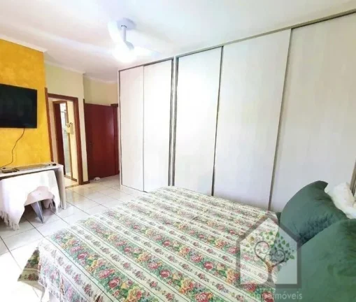 Imagem Excelente Casa com 370 m² no Carianos