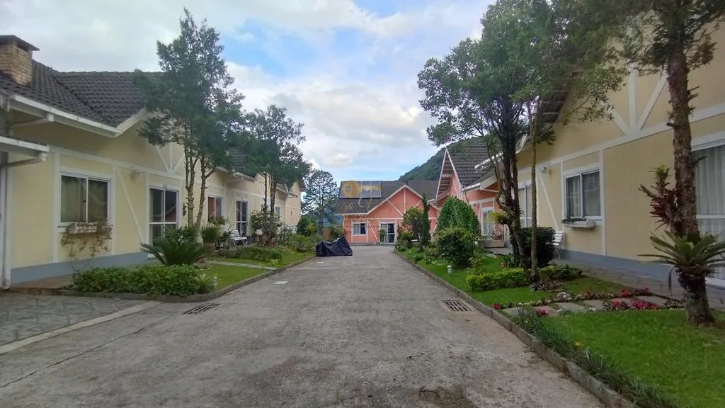 Imagem Casa em Condomínio para Venda em Teresópolis / RJ no bairro Granja Guarani