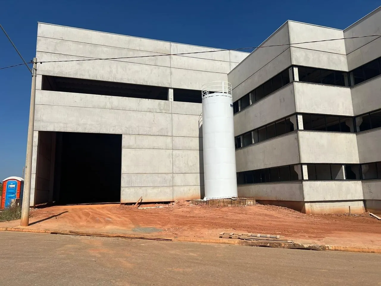 Imagem Galpão Comercial de Alto Padrão com Estrutura Completa para Indústria