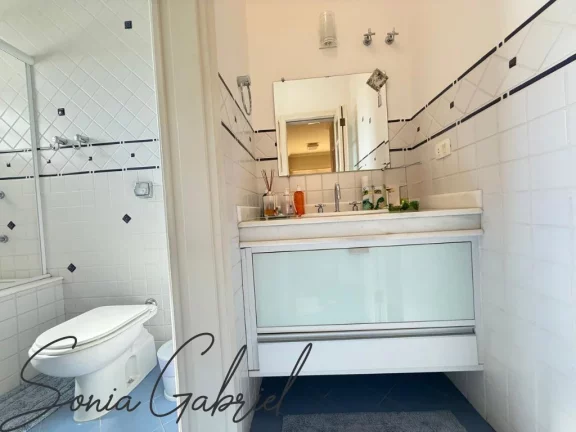 Imagem Espetacular Casa em Condomínio à Venda em Vinhedo-SP - Condomínio Marambaia - 4 Quartos, 2 Suítes, 3 Salas, 5 Banheiros, 4 Vagas de Garagem, 530,14 m².