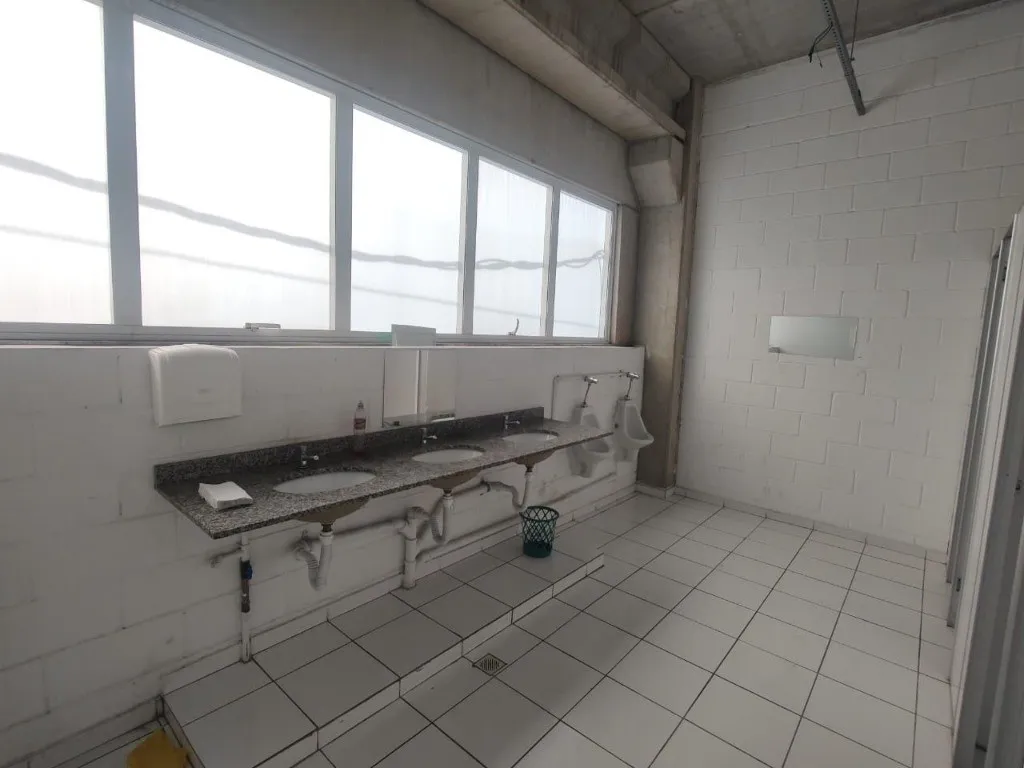 Imagem Galpão Comercial para Locação em Diadema-SP, Bairro Piraporinha: 1.025m², 7 Banheiros - Oportunidade Imperdível!
