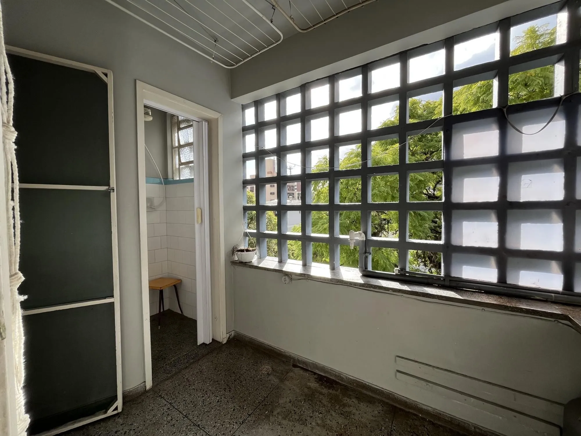 Imagem Apartamento de dois quartos e uma vaga de garagem no bairro Auxiliadora em POA