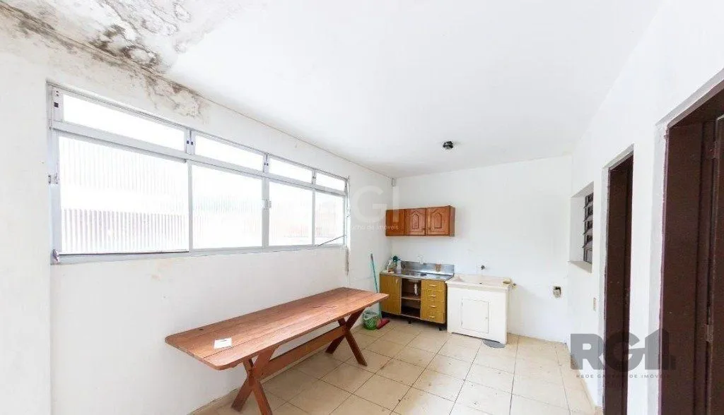 Imagem Casa para Venda - 450m², 4 dormitórios, sendo 3 suites, 5 vagas - Nonoai