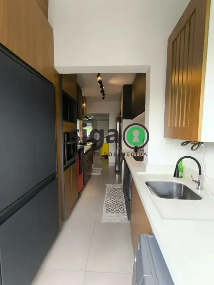 Imagem Casa sofisticada com jacuzzi privativa e acabamento contemporâneo.