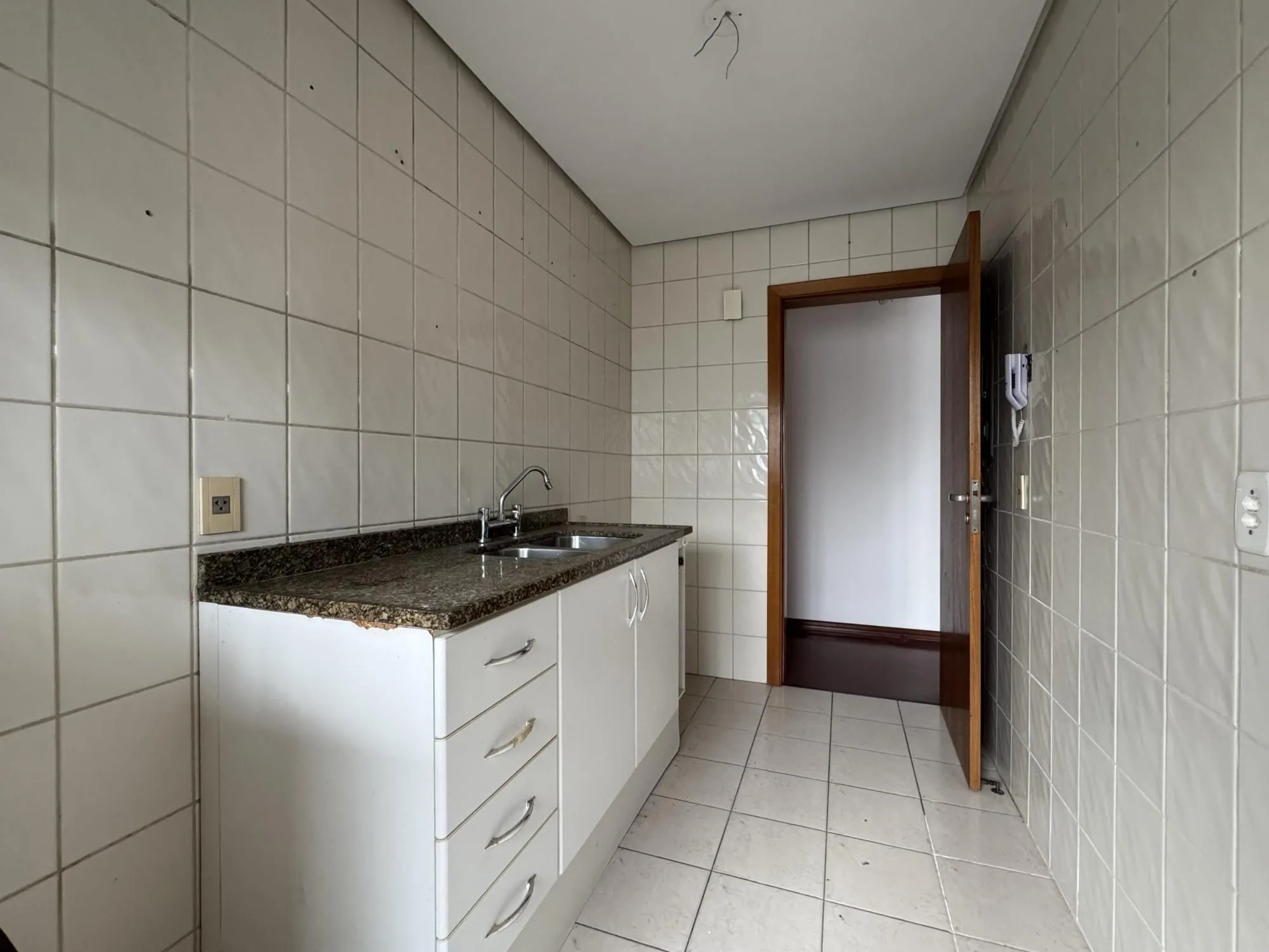 Imagem Apartamento 3 dormitórios com sacada, suíte e vaga de garagem no Menino Deus