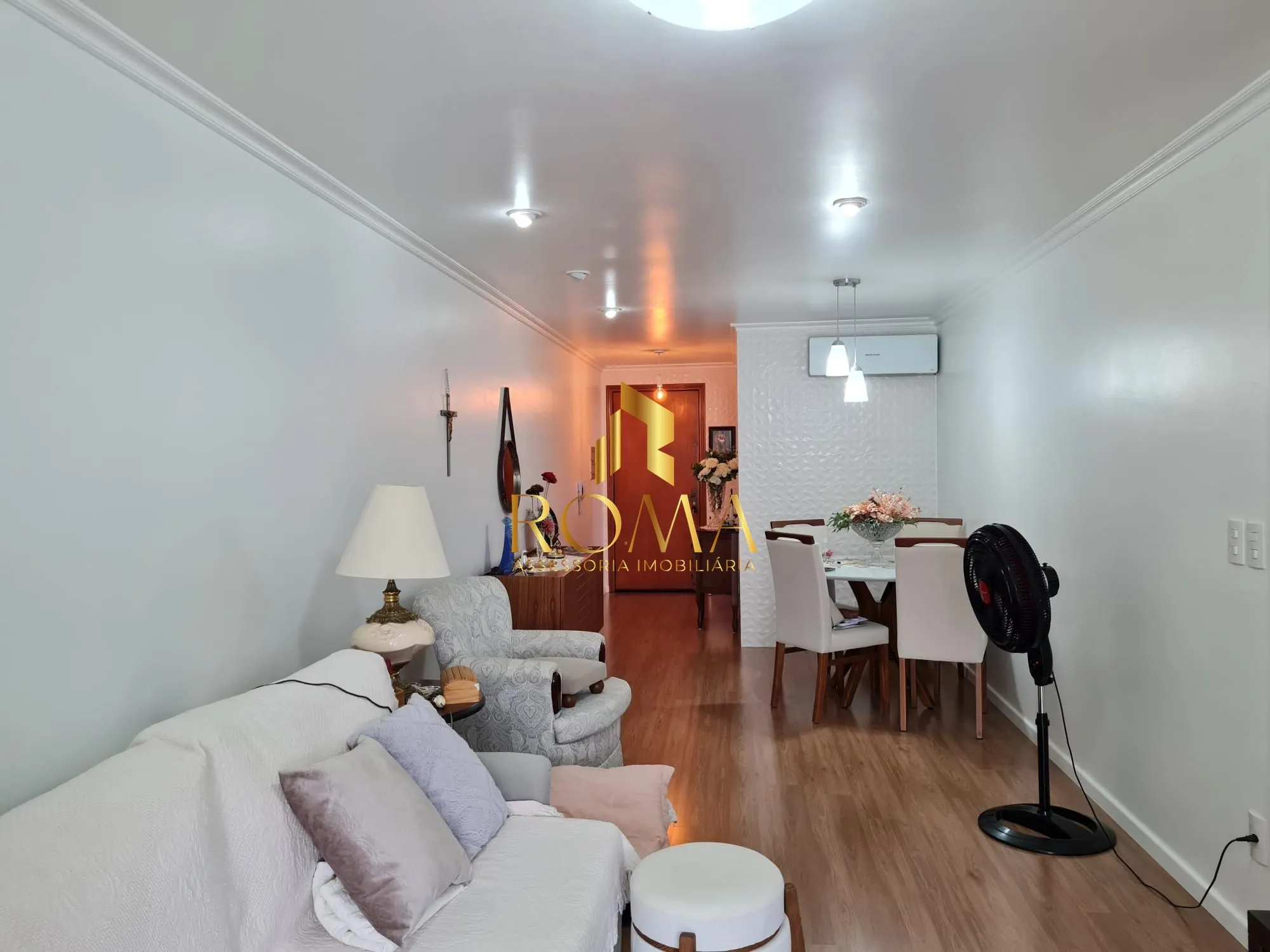 Imagem Apartamento Semimobiliado com 3 Quartos à Venda em Santa Maria