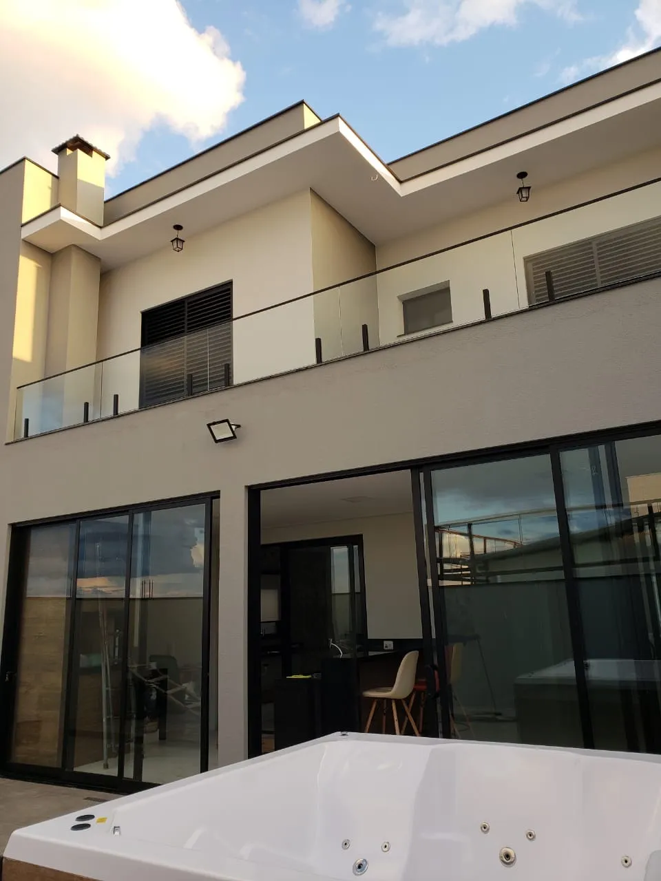 Imagem Sobrado Completo no Ibiti Reserva com 3 Suítes, Jacuzzi e Espaço Gourmet