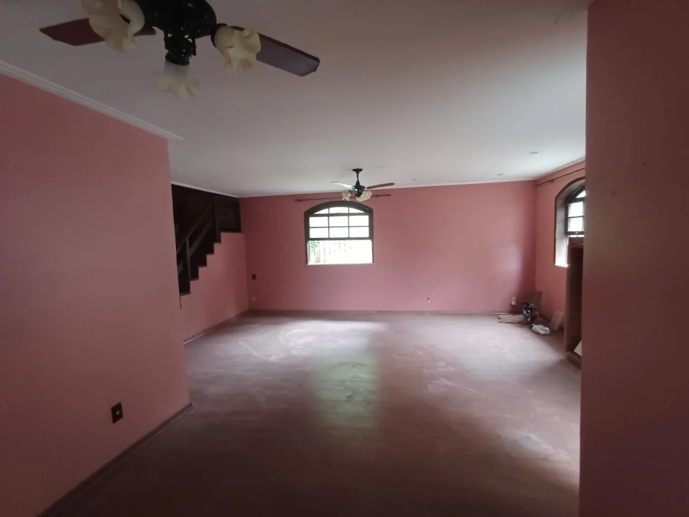 Imagem Ótima casa duplex espaçosa com 5 quartos e área de lazer!