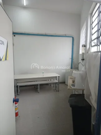 Imagem Barracão/Salão comercial mobiliado para locação em excelente localização, próximo à Av. Amor...