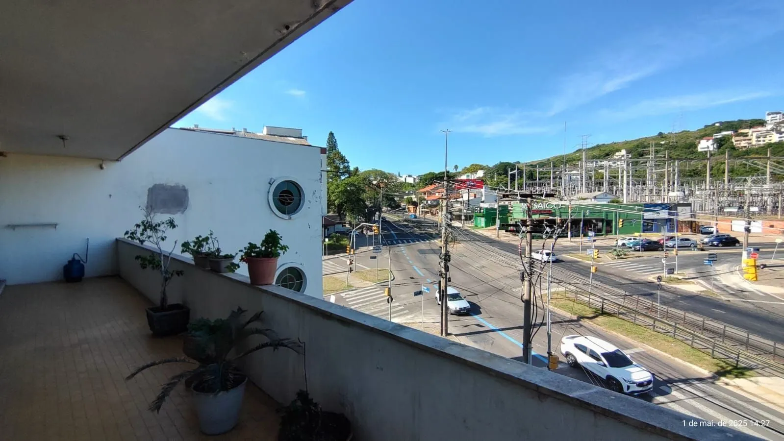 Imagem Apartamento de 4 dormitórios, 2 suítes, living amplo e arejado com sacada.