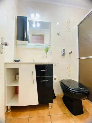 Imagem Uma (01) quadra do mar e próximo da Praça Flávio Boianovski. Apartamento 100% Mobiliado, com 02 d...