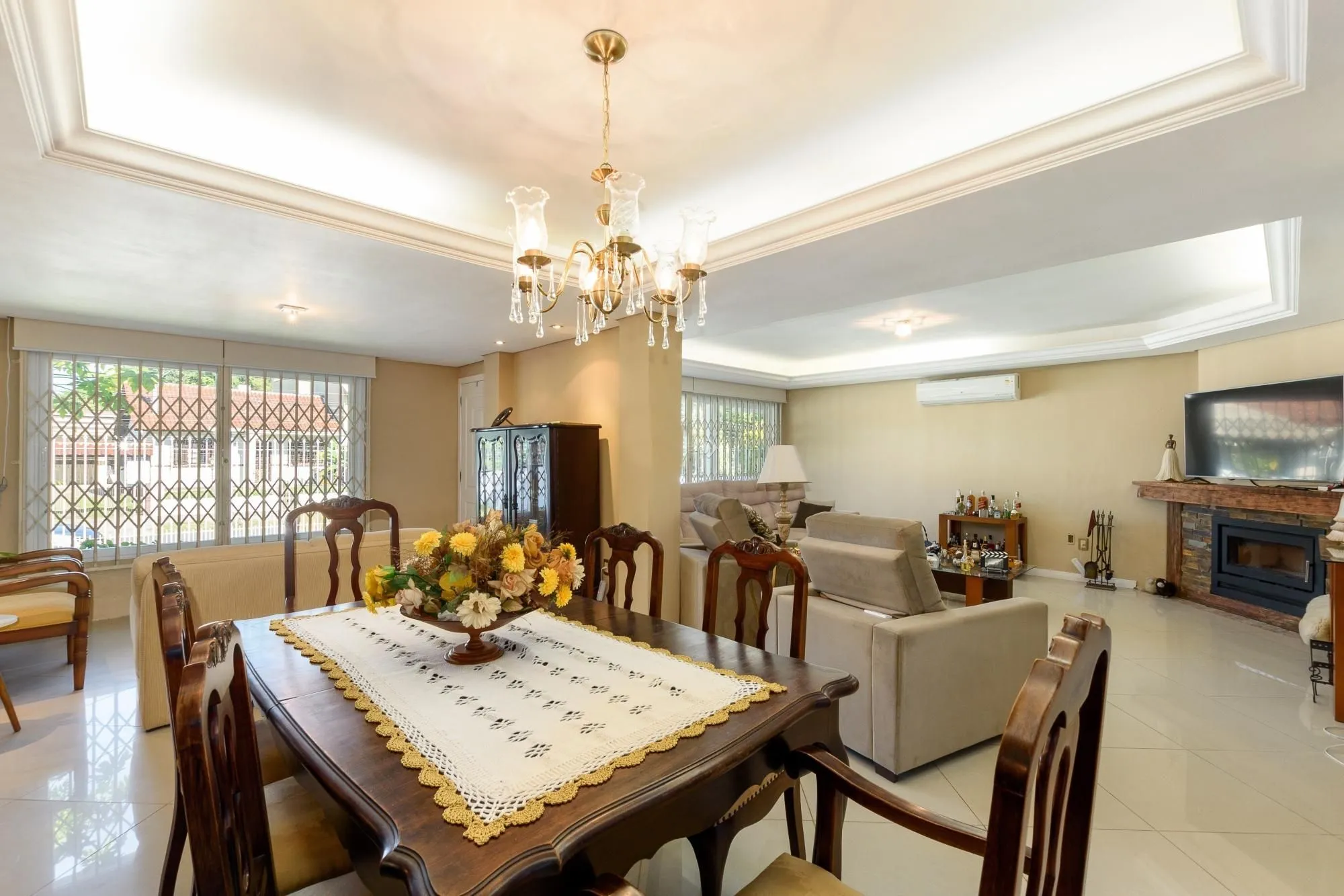 Imagem Venha morar em 350 m² com um clube em sua casa!