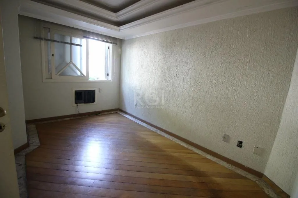 Imagem Casa para comprar com 4 dormitórios, 330m² - Chácara das Pedras - Porto Alegre