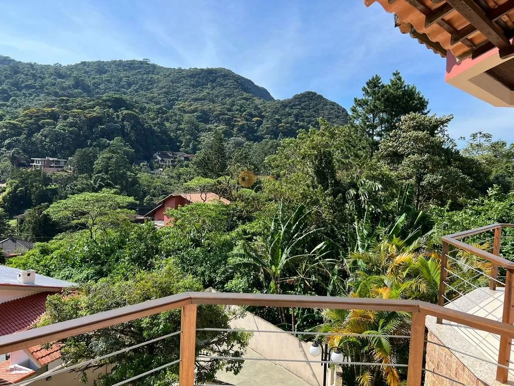 Imagem Casa em Condomínio para Venda em Teresópolis / RJ no bairro Comary