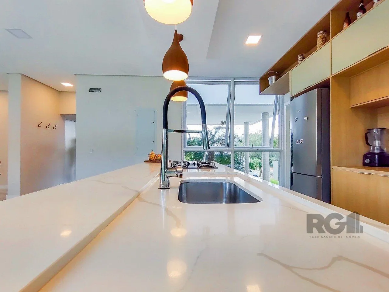 Imagem Casa com 284m² - em terreno de 566m² - Alphaville Porto Alegre
