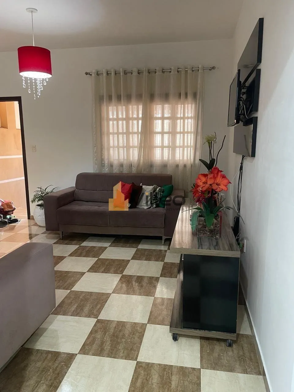 Imagem Descubra uma rara oportunidade de viver com elegância e praticidade em um sobrado moderno e bem dis...