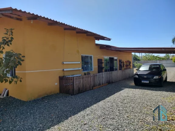 Imagem Casa a venda 03 quartos c/suíte, bem localizada em Guaratuba PR