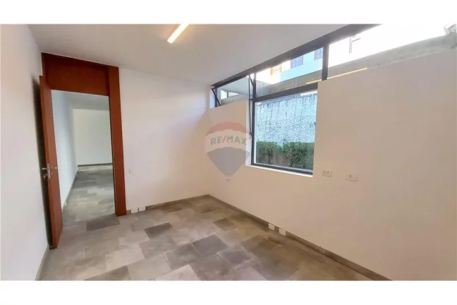Imagem Casa com 5 suítes 6 vagas no Jardim Everest / Cidade Jardim