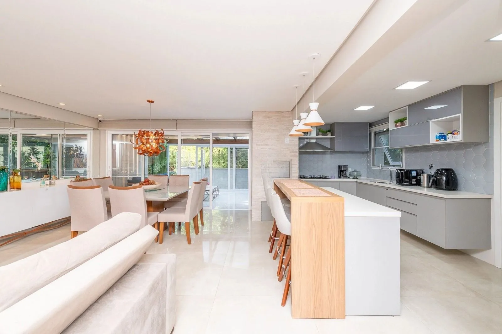 Imagem Apartamento Garden com 178m² e 3 dormitórios, 1 suíte, 3 vagas
