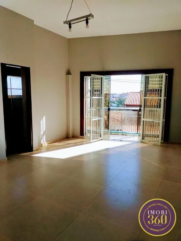 Imagem Sobrado Triplex à Venda com 3 Dormitórios, Suíte e Salão de Festas Exclusivo